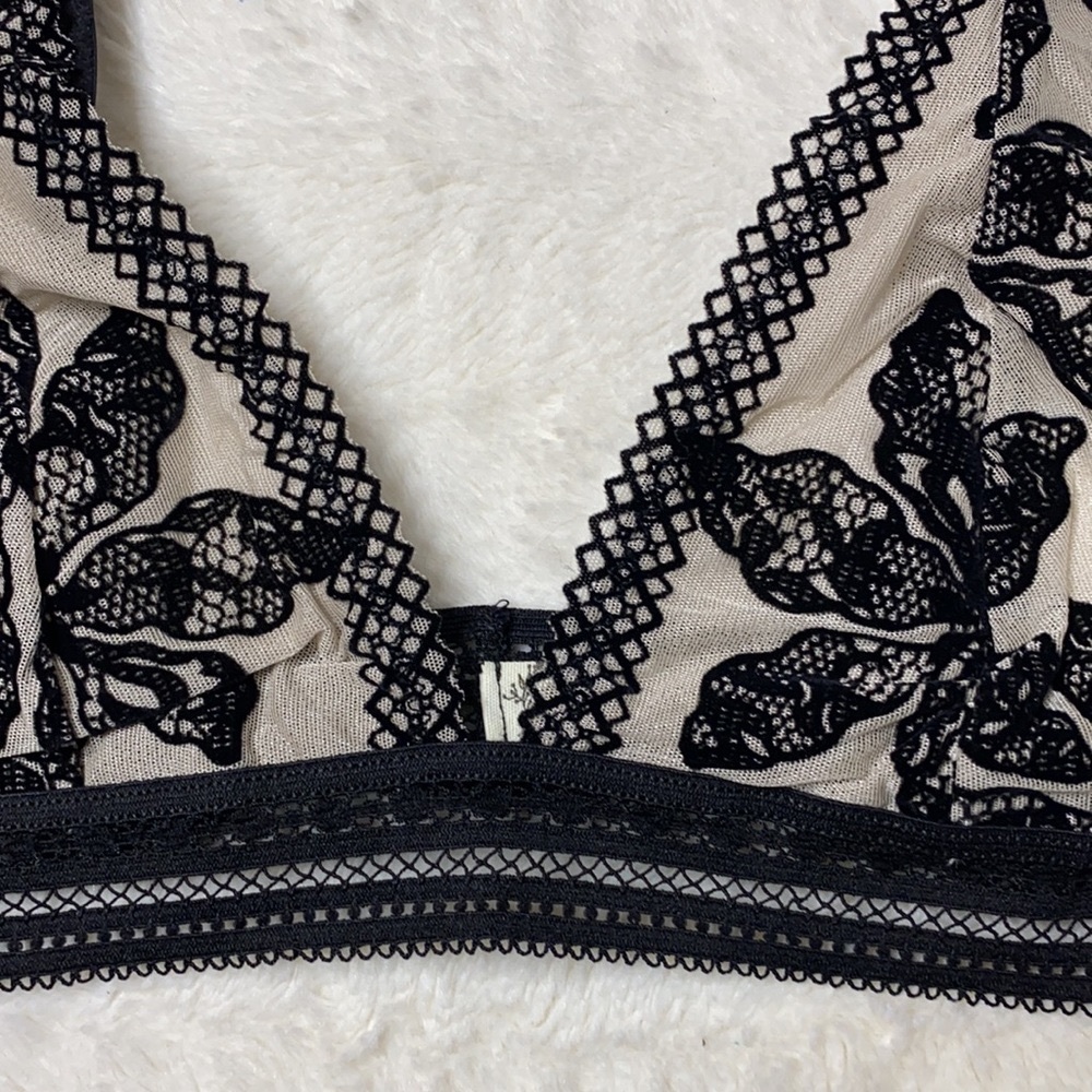 Free People Alia Black & Cream Bralette Medium NWT - Picture 4 of 10